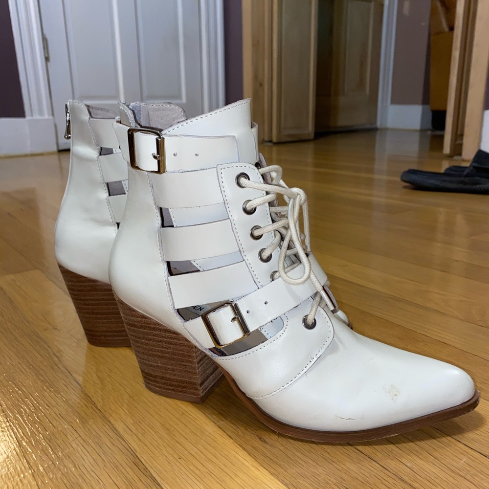 STEVE MADDEN WHITE LEATHER PALERMO BOOTIE